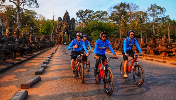 OMG It’s Early! – Discover Angkor Wat At Sunrise Bike Tour